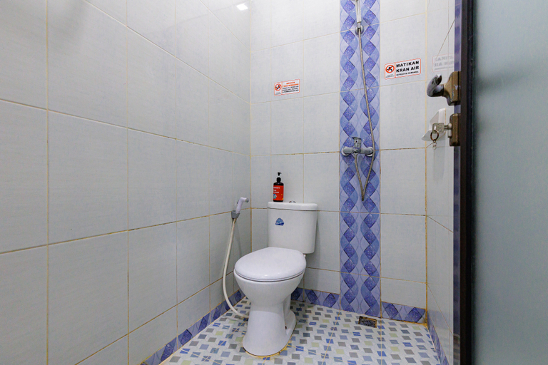 Bathroom 4, RedDoorz Syariah near Transmart Lampung, Bandar Lampung