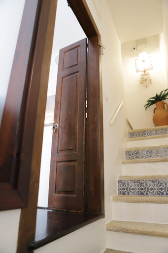 Others 3, La Petite Maison, Bari