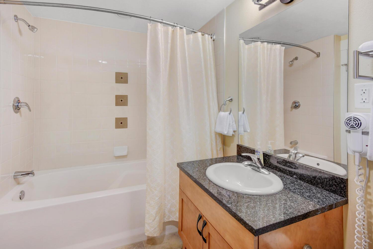 Ski In Out Luxury Condo 4454 I Huge Hot Tub I Views I Best Price I FREE Adventures Daily, Grand