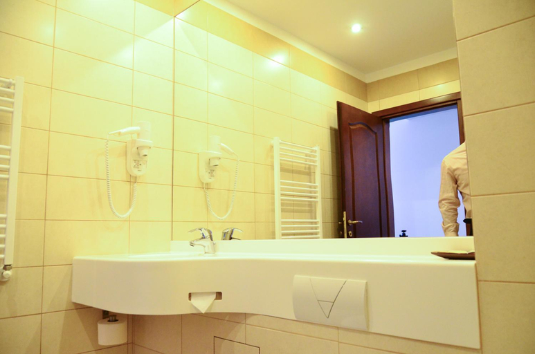 Bathroom, Hotel Miraj, Ramnicu Valcea