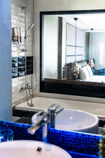 Bathroom 16