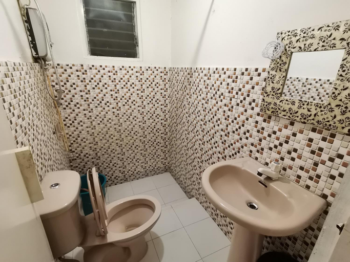 Bathroom 23