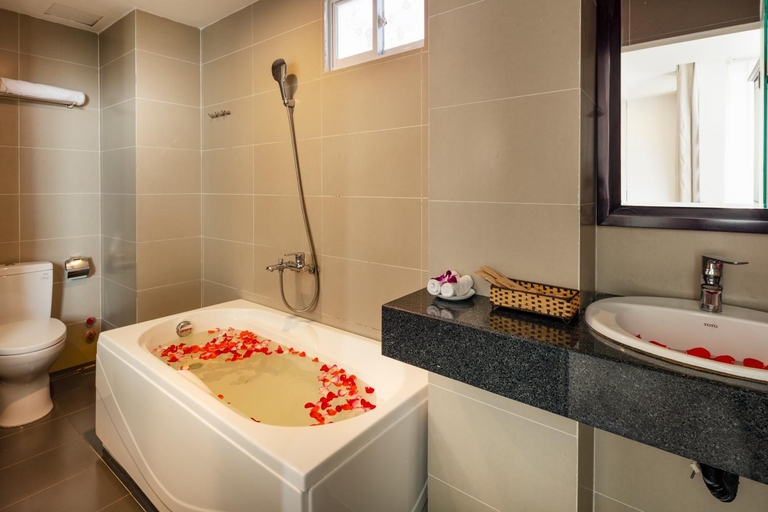 Bathroom 4, Azura Hotel, Nha Trang