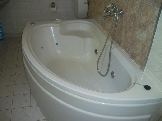 Bathroom 3, Family Hotel George, Svilengrad