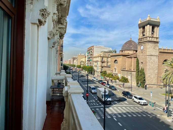 Exterior & Views