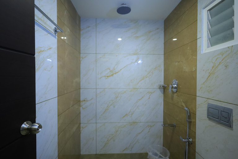 Bathroom, Arctic Business Hotel, Ernakulam