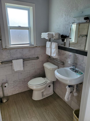 Bathroom 2, Budget Inn - Saint Augustine, Saint Johns