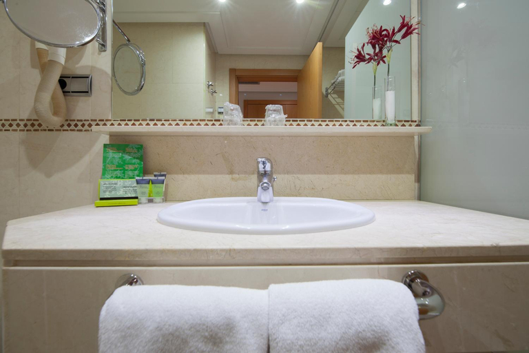 Bathroom 4, Silken Luis de Leon Hotel, León