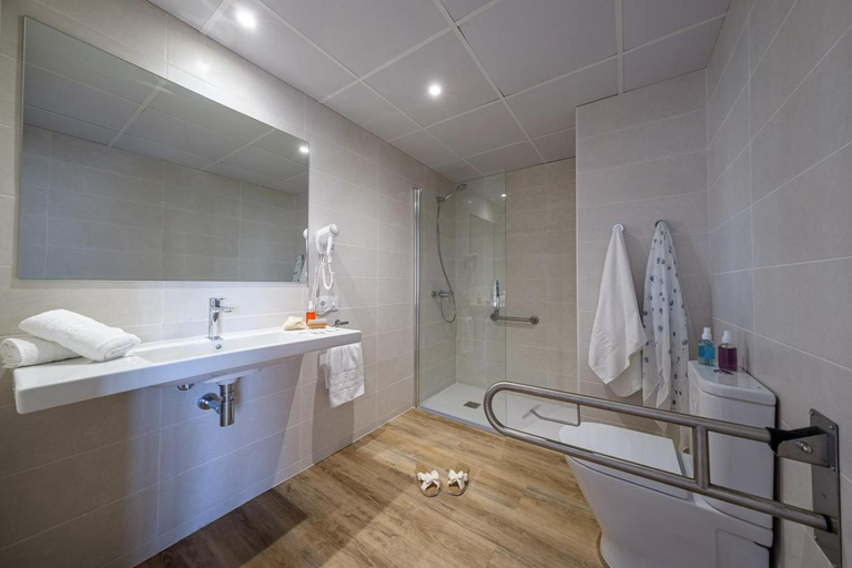 Bathroom 4, California Apartments, Tarragona