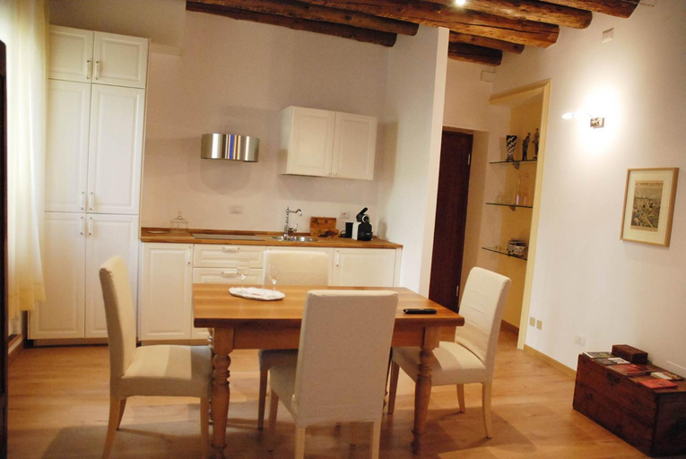 Wallace Luxury Home, Verona