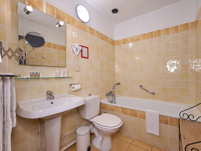 Bathroom 3, LOGIS Hotel Du Theatre, Indre-et-Loire