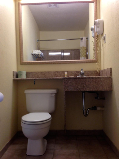 Bathroom, Crown Inn Motel Yorktown, York