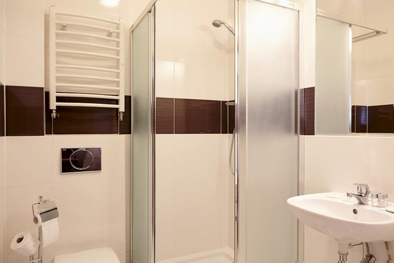 Bathroom, Confero Nowa Basn, Nysa