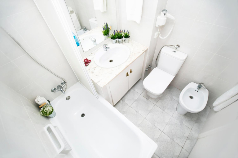Bathroom 2, Hotel Canada, Castellón