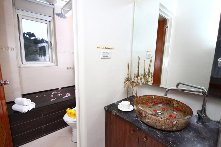 Bathroom 2, Yilan Ya Lu Homestay, Yilan