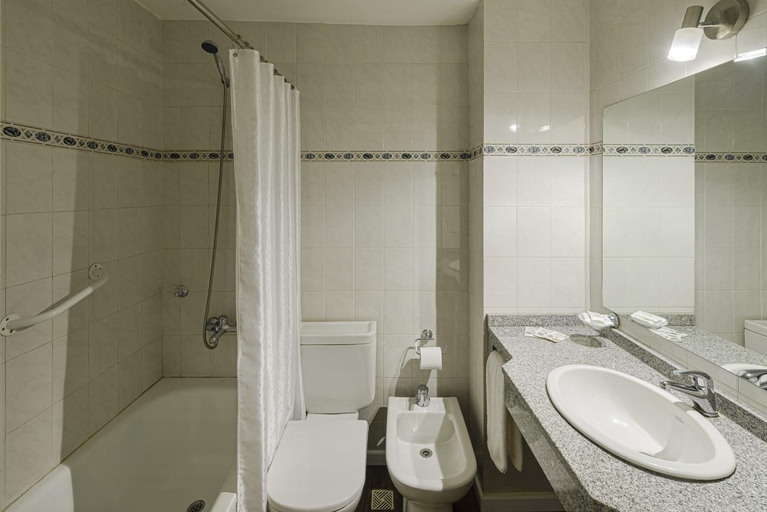 Bathroom 4, Hotel Intermonti, Lacar