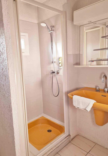 Bathroom 4, Logis Hotel Le Mistral - Restaurant - Montelimar Sud, Drôme