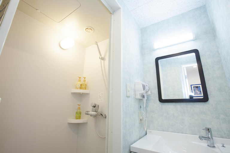 Bathroom 14
