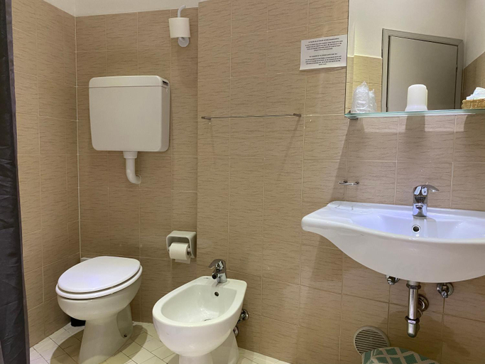 Bathroom 4, Hotel Moderno, Ravenna