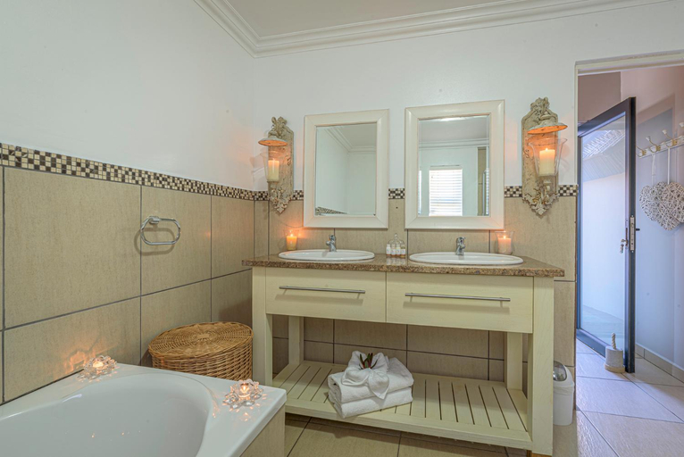 Bathroom 2, Fynbos Golf and Country Estate, Cacadu