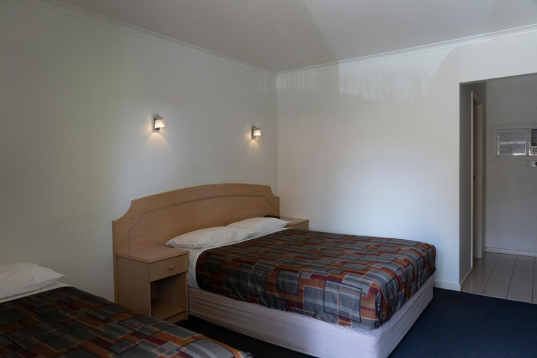 Bedroom 2, Nunawading Motor Inn, Melbourne