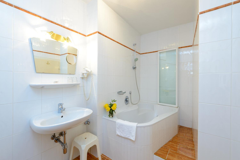 Bathroom 3, Hotel-Gasthof Maria Plain, Salzburg Umgebung