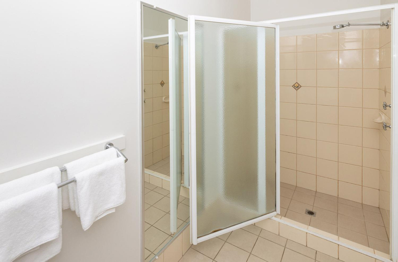 Bathroom 18