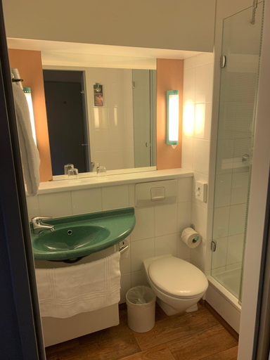 Bathroom 4, ibis Aachen Marschiertor (Aix la Chapelle), Städteregion Aachen