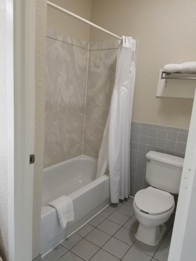 Bathroom 3, Scott Inn & Suites - Downtown Houston, Houston