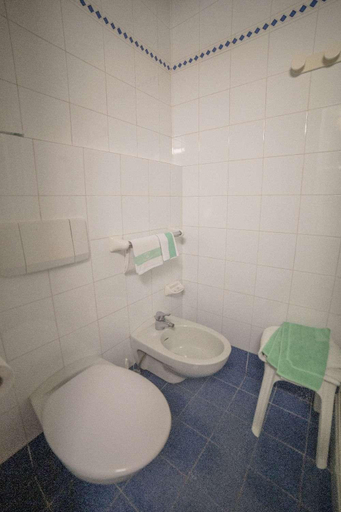 Bathroom 4, Hotel Royal Terme, Napoli