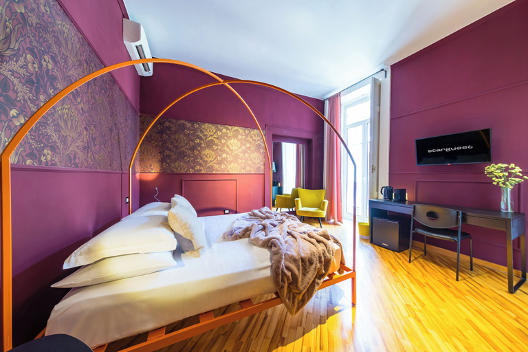 Bedroom 5, Starguest Dante, Napoli