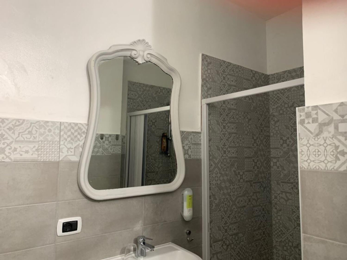 Bathroom 4, ALH Hotel digitale, Taranto
