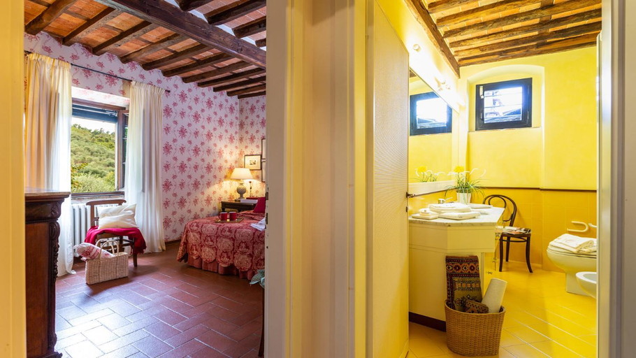 Bedroom, VILLA IL COLLE DI MORIANO 8, Emma Villas, Lucca