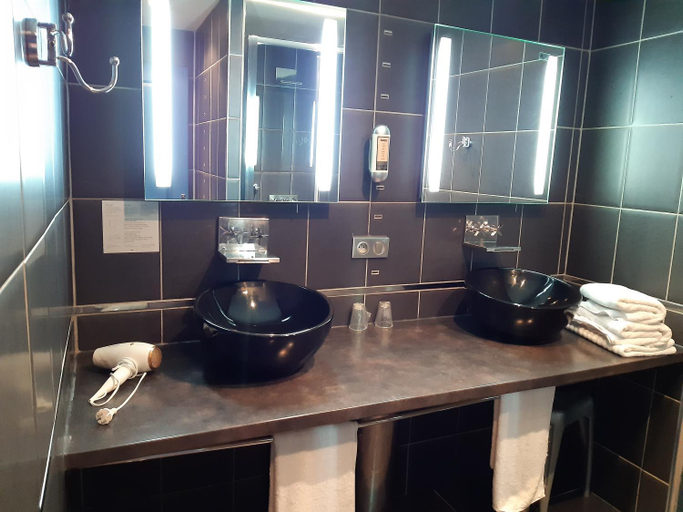 Bathroom 5, Domaine De Peyrolade, Haute-Garonne