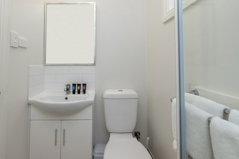 Bathroom 4