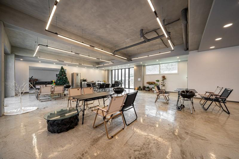 Others 5, Jebudo Water World Pension, Hwaseong