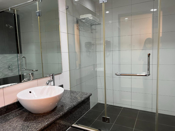 Bathroom 4
