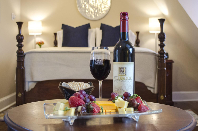 Food & Drinks 5, HILLBROOK INN & SPA BED AND BREAKFAST - ADULT ONLY, Jefferson
