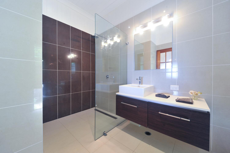 Bathroom 4, Palm Bay Resort, Whitsunday