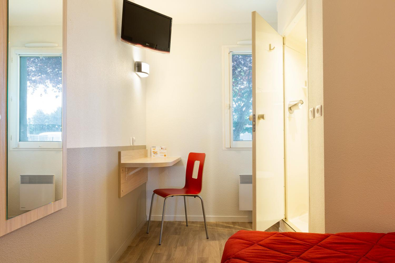 Bedroom 2, Hotel de Nantes Saint Herblain, Loire-Atlantique