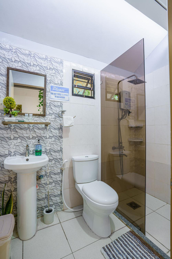 Bathroom 3, Weyh's Studio #1 by the ocean 100Mbps, Panglao