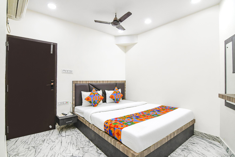 Bedroom 3, Via SR Royale, Kolkata