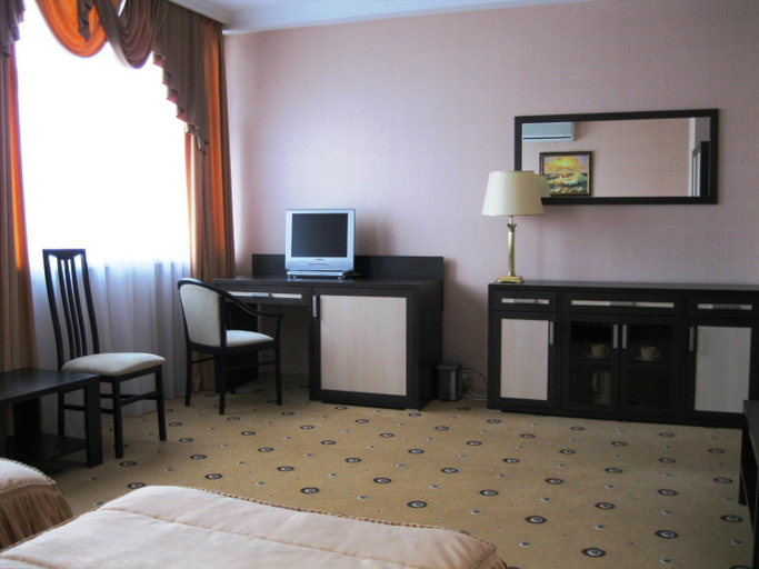 Others 2, Profit Hotel, Tula