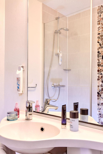 Bathroom 5, Welcomotel Les Mureaux, Yvelines