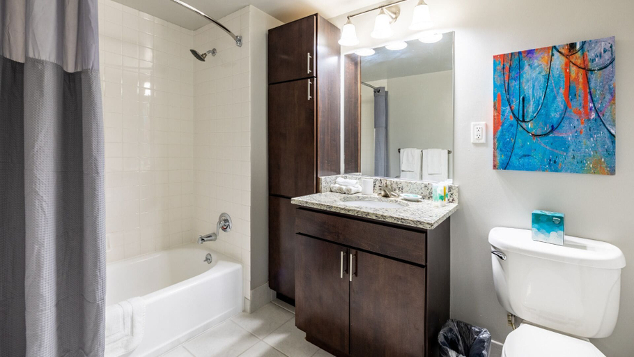 Bathroom, 15 Bank Apartments, Westchester