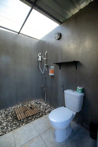 Bathroom 10