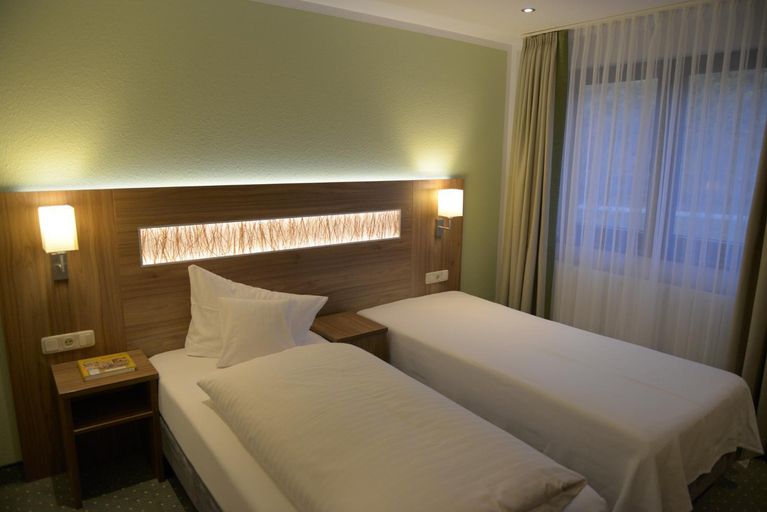 Bedroom 3, Hotel- Landgasthof Baumhof-Tenne, Main-Spessart