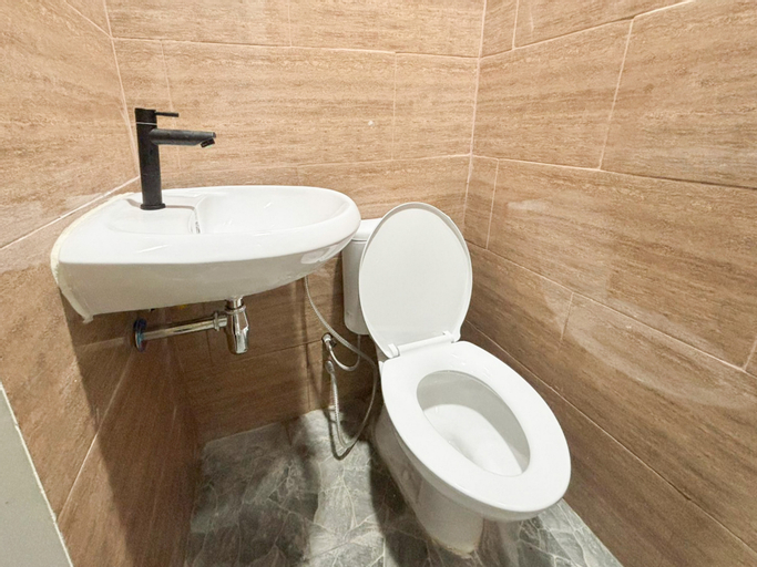 Bathroom 15