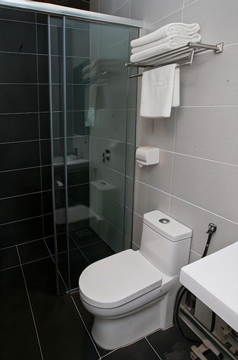 Bathroom 13
