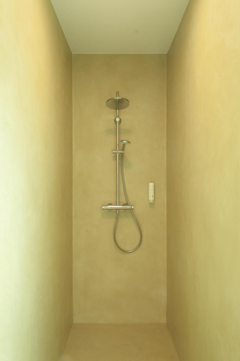 Bathroom 18